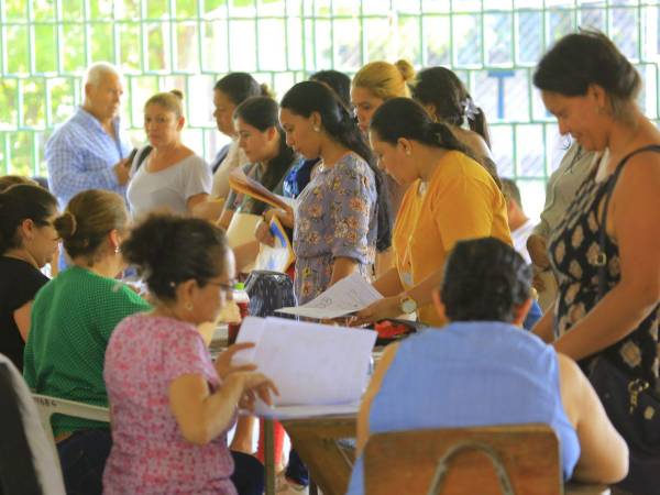 Los padres de familia o encargados pueden obtener la información en las entradas de la institución, donde están publicadas las programaciones oficiales.