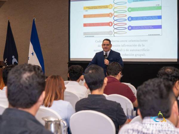 Representantes de las Empresas Miembros Benefactoras de VALMORAL participaron en el taller Liderazgo de Personas de acuerdo a su Nivel de Conciencia, impartido por Nery López en San Pedro Sula.
