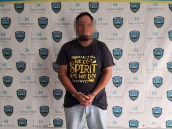 Un hombre de 31 años fue capturado en Baracoa, Cortés, por tener una orden judicial pendiente relacionada con un caso de asesinato.