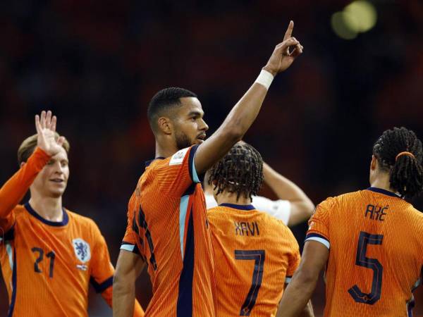 Jugadors de Paises Bajos celebrando.