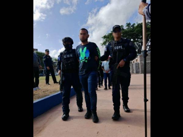 Las autoridades de Honduras incautaron ayer jueves más de una tonelada de cocaína oculta en un camión cisterna en el norte del país, que se suma a otros 520 kilos que fueron interceptados el jueves en el departamento de El Paraíso, en el este, fronterizo con Nicaragua.