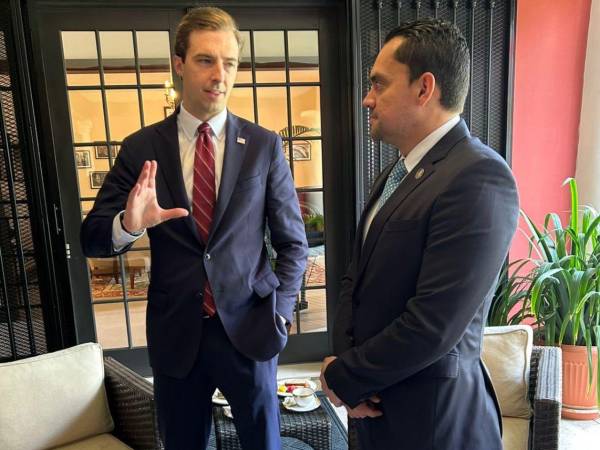 El presidente del Congreso Nacional de Honduras, Tomás Zambrano dijo que la reunión con funcionarios estadounidenses marca un paso importante en la relación bilateral y reafirma el compromiso de ambos países de trabajar de la mano por el desarrollo y la prosperidad de Honduras.