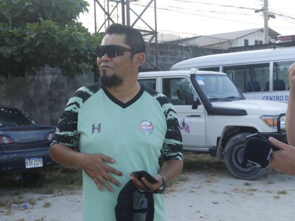 Fernando Molina, entrenador del CD Choloma, lidera los entrenamientos previos a la gran final de la Liga de Ascenso