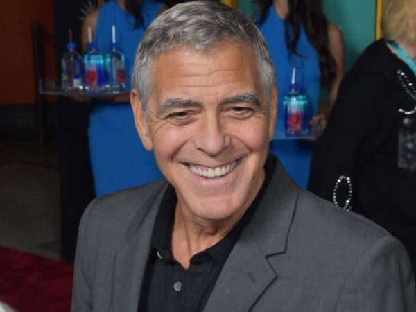 Tenemos que hacer que Estados Unidos vuelva a ser grande. Empezaremos en noviembre, dijo George Clooney.