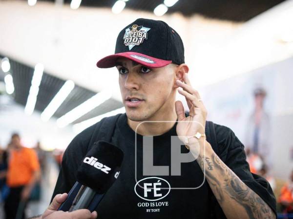 Luis Palma en el aeropuerto Ramón Villeda Morales antes de su salida de Honduras.