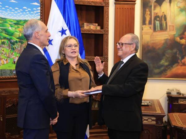 Fernando Anduray fue designado como comisionado presidente de la Comisión Nacional de Telecomunicaciones el 23 de febrero.