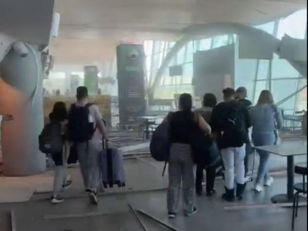 El aeropuerto de Pereira afectado por el terremoto en Colombia.