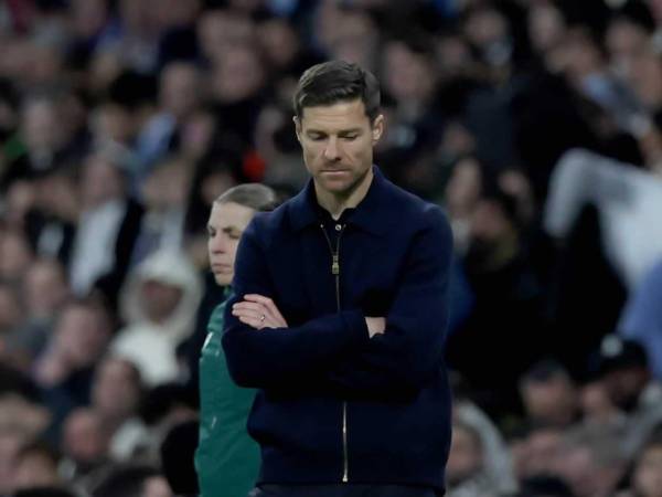 Xabi Alonso, cabizbajo durante la derrota del Real Madrid contra el Manchester City.