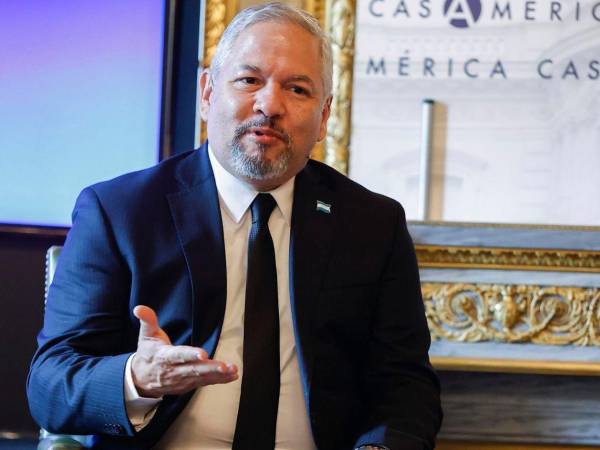 Aunque asumió el cargo oficialmente el 11 de septiembre de 2024, Marlon Ochoa seguía siendo funcionario público al momento de su elección.