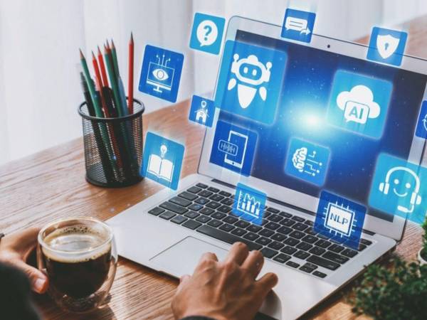 Varias de empresas han señalado entre las tendencias tecnológicas para este año a la web 4.0, basadas en la inteligencia artificial y en una comprensión mucho más profunda del lenguaje escrito o hablado del usuario.