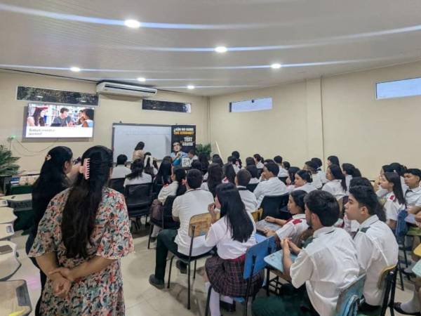 Estudiantes del Instituto Departamental Evangélico de Cofradía participan en una jornada formativa. (Fotografía de referencia).