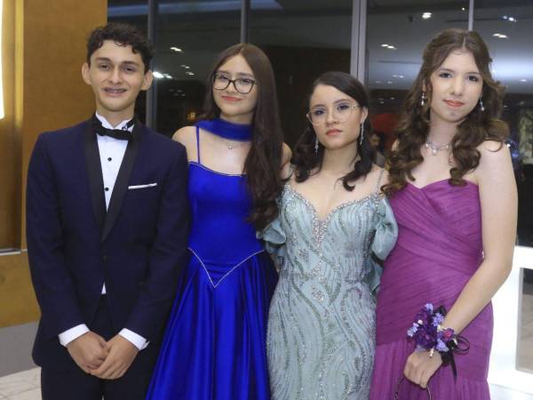 Luis Mejía, Viviana Calderón, Natalia Servellón y Emma Fiallos