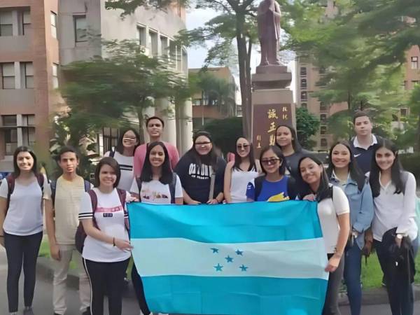 Estudiantes becados en Taiwán.