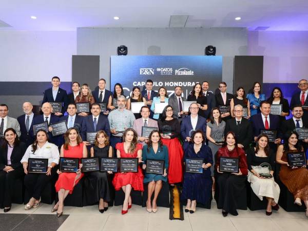 Líderes empresariales recibieron un reconocimiento a su labor en distintos rubros comerciales, siendo ejemplos de credibilidad.