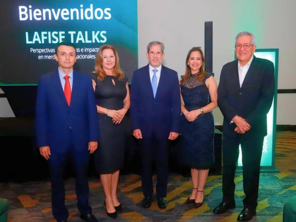Pablo Navarro, Cynthia González, Jorge González, Pamela Coello y Ramón Medina Luna.