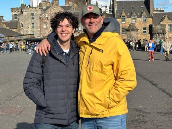 El actor mexicano Eduardo Santamarina ha mostrado una actitud comprensiva y respetuosa ante la decisión de su hijo Eduardo Zucchi de no utilizar el apellido paterno en su nombre artístico. La noticia ha despertado interés en el medio del espectáculo por el gesto de autonomía del joven y la reacción de su famoso padre.