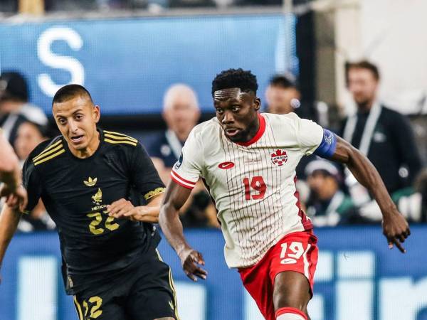 Alphonso Davies es uno de los líderes de la selección nacional de Canadá.