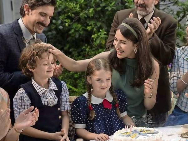 La historia evidencia una práctica que hoy se conoce como violencia vicaria, es decir, el uso de los hijos para dañar emocionalmente a una madre.