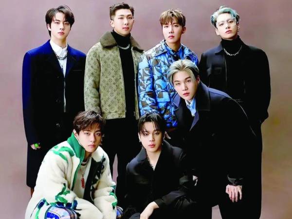 La venta de boletos para los conciertos de BTS en México no solo provocó fallas generalizadas en Ticketmaster, sino que desató una movilización inédita del fandom ARMY, que decidió pasar de la queja a la acción ante la reventa masiva y el encarecimiento extremo de las entradas. El pasado 24 de enero de 2026, más de un millón de personas ingresaron simultáneamente a la plataforma para intentar asegurar un lugar en alguno de los tres conciertos programados en el Estadio GNP Seguros de la Ciudad de México.