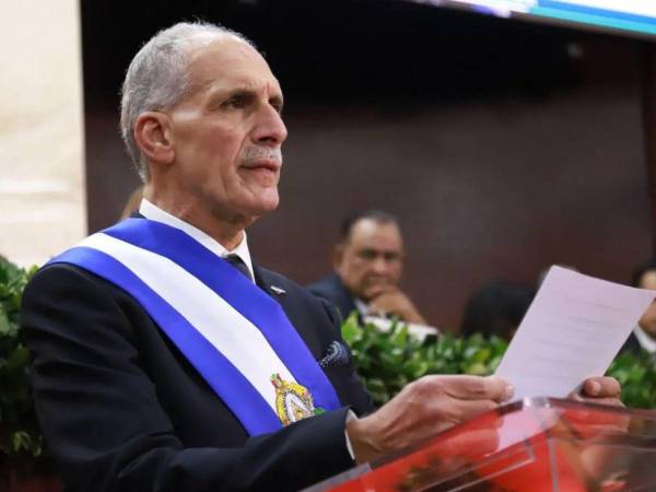 El mandatario hondureño junto al gabinete económico se encuentra revisando desde hace semanas el subsidio a la energía eléctrica.