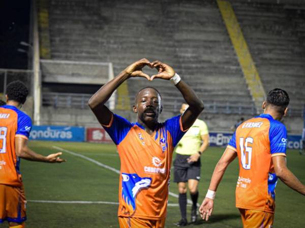 Raúl García celebrando su gol.