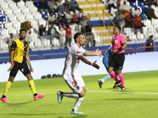 El uruguayo Nicolás Dribble se destapó con doblete en el clásico Olimpia vs Real España.