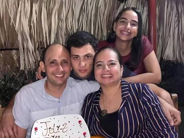 El pastor Marlon Lora y su familia fueron asesinados por sicarios mientras almorzaban en un restaurante de la ciudad colombiana de Aguachica, en el departamento del Cesar.
