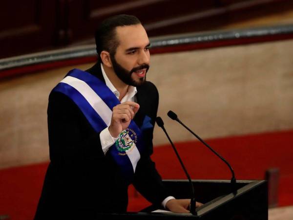 El presidente de El Salvador, Nayib Bukele, inscribió su precandidatura para buscar un tercer mandato consecutivo.