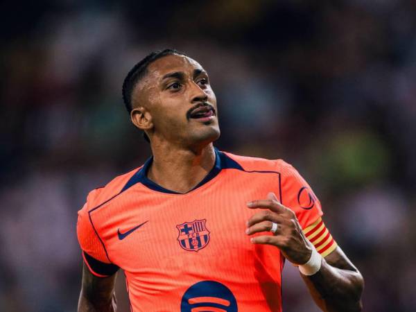El brasileño Raphinha vio acción en uno de los dos juegos disputados por el FC Barcelona.