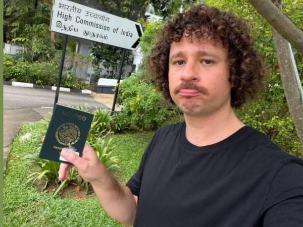 Luisito Comunica es un famoso creador de contenido, conocido por sus vlogs de viajes a muchos países, donde graba y abarca una variedad de temas.