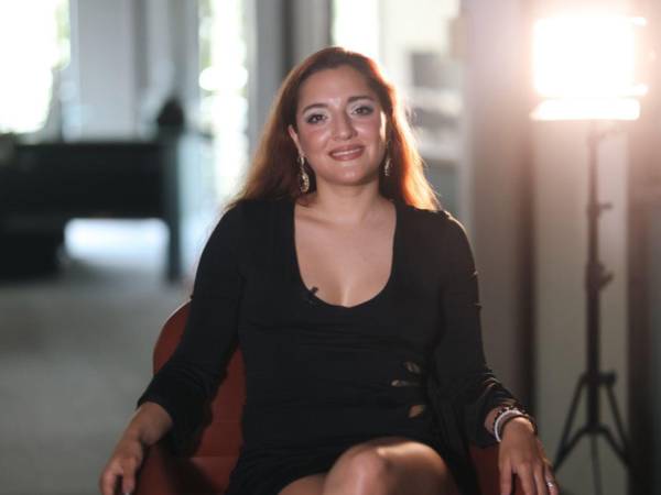 La hija de Diego Armando Maradona, Jana Maradona, posa durante una entrevista con EFE el 10 de diciembre de 2025 en Buenos Aires (Argentina).