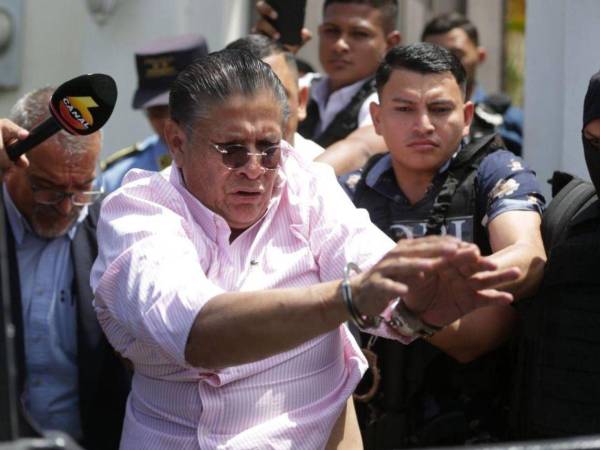 Esdras Amado López, durante su detención el 25 de marzo de 2025, luego de un operativo policial ejecutado sin orden judicial.