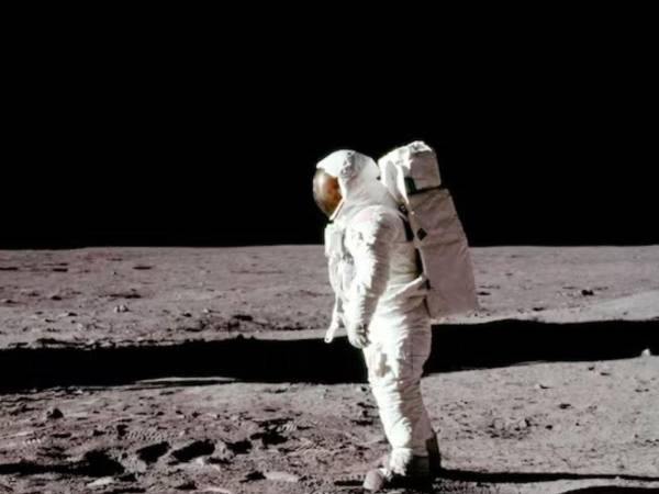 Durante unas ocho horas, ambos astronautas llevaron a cabo trabajos clave para la futura incorporación de estos sistemas.