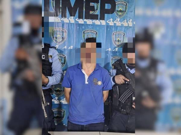 Momento de la captura del implicado en el tráfico de drogas en San Pedro Sula.