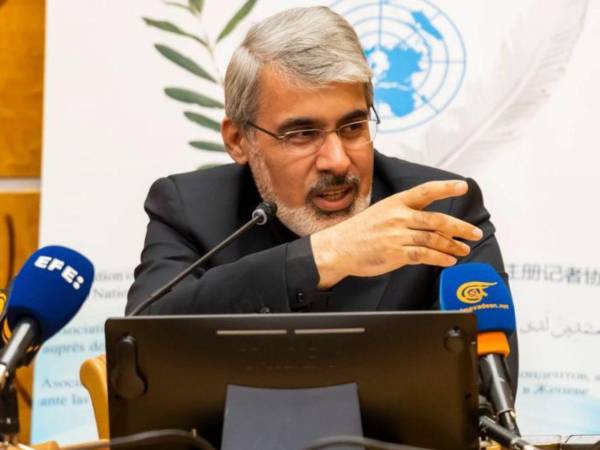 Ali Bahreiní, aseguró en rueda de prensa para los periodistas acreditados ante la ONU en Ginebra. Hace mucho tiempo que contábamos con informaciones sólidas sobre una posible guerra contra nuestro país, paralelamente a las negociaciones que se estaban siguiendo.