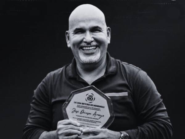 Fue el único que agarró al equipo cuando nadie lo quería. Amaba al equipo tanto que puso en riesgo su empresa Llegaba al estadio, abría los portones, servía los refresco, saludaba a todos los aficionados. Amaba a Marathón. Todas esas frases la pudo decir un grande como Berríos y sí las dijo, pero también las repetían las personas que conocían a Orinson Amaya, el presidente de Marathón que este lunes 1 de diciembre perdió la vida producto de un infarto. Repasemos su historia, sus anécdotas y hasta sus últimos minutos de vida, en una declaración de primera mano.