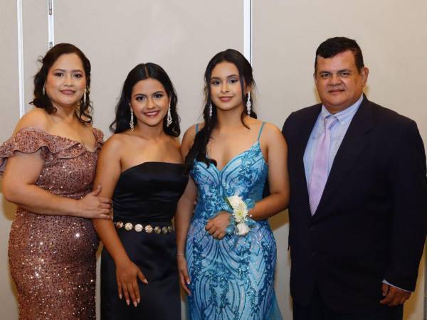 Yadira Deras, Déborah, Karla y Juan Carlos Bonilla
