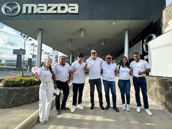 El staff de Grupo Q presente en el Mazda Xperience realizado el sábado 6 de septiembre en Tegucigalpa.