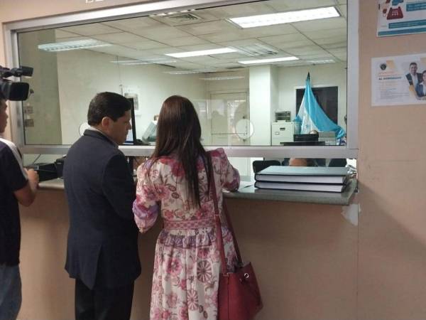 Los abogados defensores Jair López y Celeste Cerrato presentaron el escrito ante los juzgados.