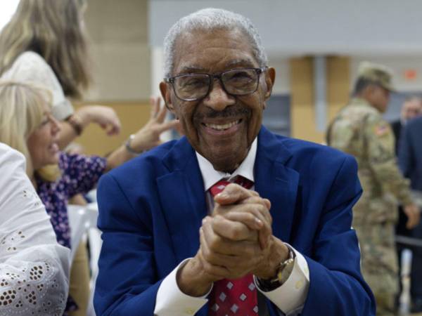Fotografía de archivo del 11 de noviembre de 2024 del pianista y co-fundador del Gran Combo de Puerto Rico Rafael Ithier durante una ceremonia en San Juan (Puerto Rico).