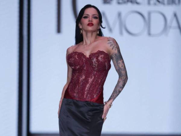 María Eugenia Sáenz ataviada con un diseño de Fernanda Molina.