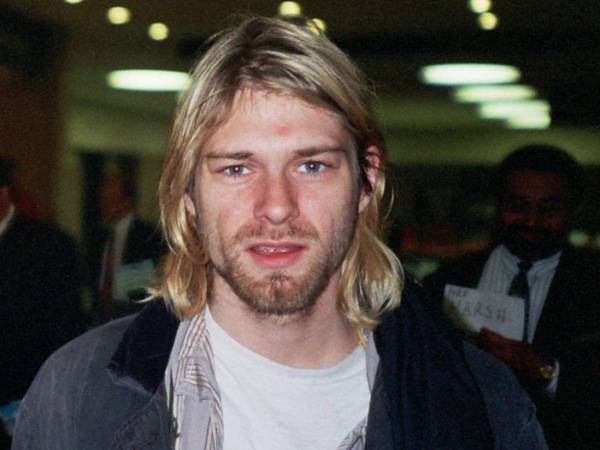 Kurt Donald Cobain fue un músico estadounidense, conocido por haber sido el vocalista, guitarrista y principal compositor de la banda de rock y grunge Nirvana.