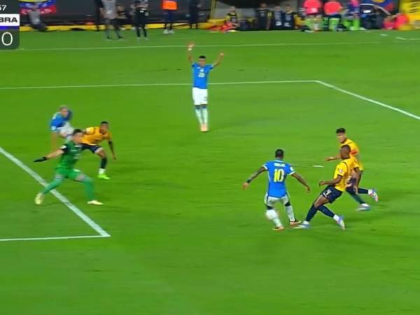 Vinicius tuvo la primera ocasión del partido.