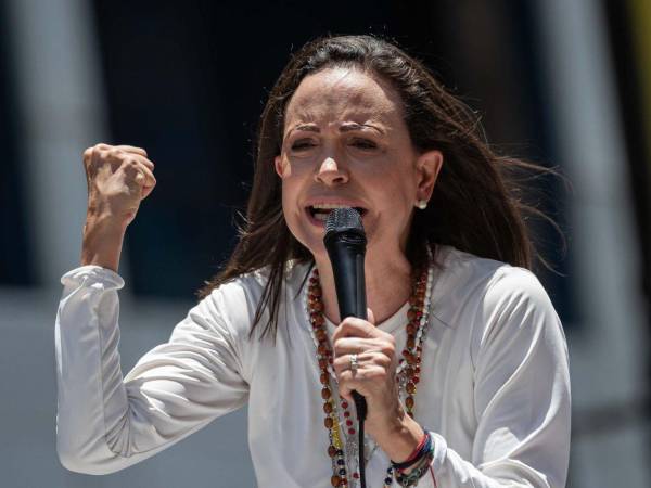 La opositora venezolana María Corina Machado, la séptima personalidad latinoamericana en conseguirlo, recibirá este miércoles el Nobel de la Paz en Oslo, en un programa de actos que arranca ya este 9 de diciembre y para el que la política, que vive en paradero desconocido en su país, ha confirmado su presencia.