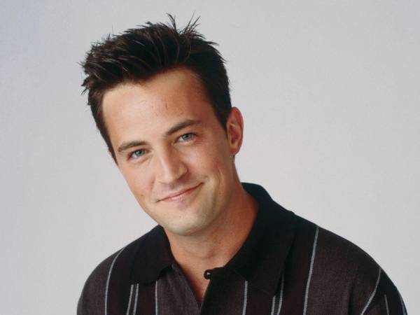 Netflix se prepara para mostrar una faceta poco conocida de Matthew Perry con “The One About Matthew Perry”, una serie documental de tres episodios que recorrerá la vida, la carrera y las luchas personales del actor que alcanzó fama mundial como Chandler Bing en “Friends”. La producción, dirigida por la ganadora del Emmy Mary Robertson, llegará a la plataforma el 27 de octubre de 2026.