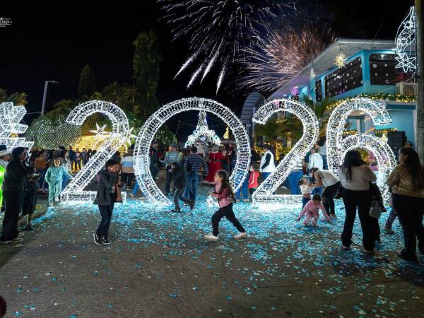 La Villa Navideña del municipio de Concepción, departamento de Ocotepeque, deslumbra con miles de luces certificadas que dan vida al casco urbano durante esta temporada festiva.
