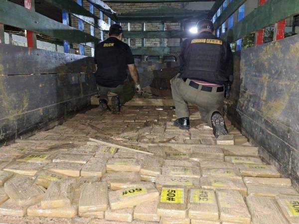 Durante el operativo se decomisó un vehículo y un hombre fue detenido.