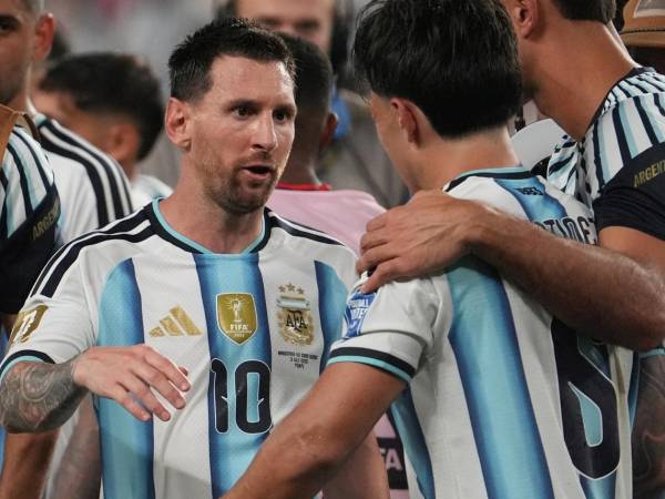 Argentina sobrevive con Messi como líder y elimina a una valiente Cabo Verde