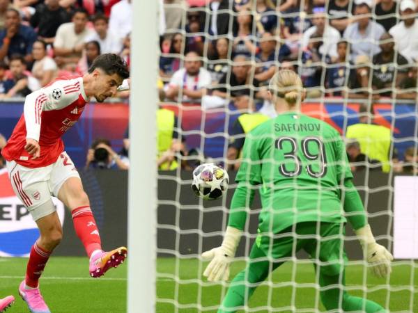 Momento del remate de Havertz que se fue al fondo de las redes en la final PSG vs Arsenal por la Champions League.