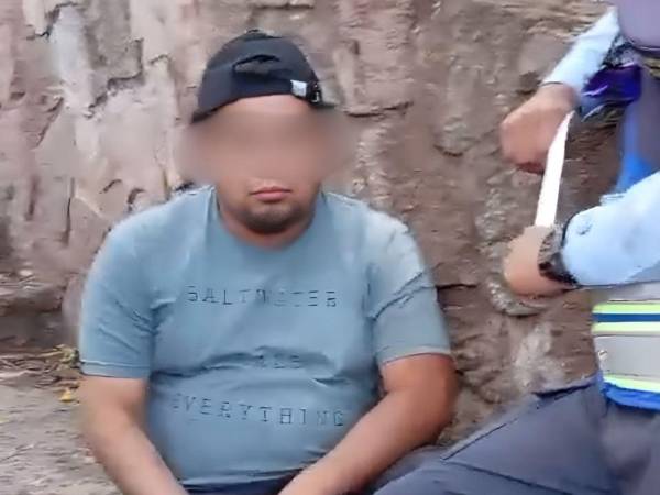 El detenido fue trasladado a una dependencia policial para continuar con el proceso legal correspondiente.